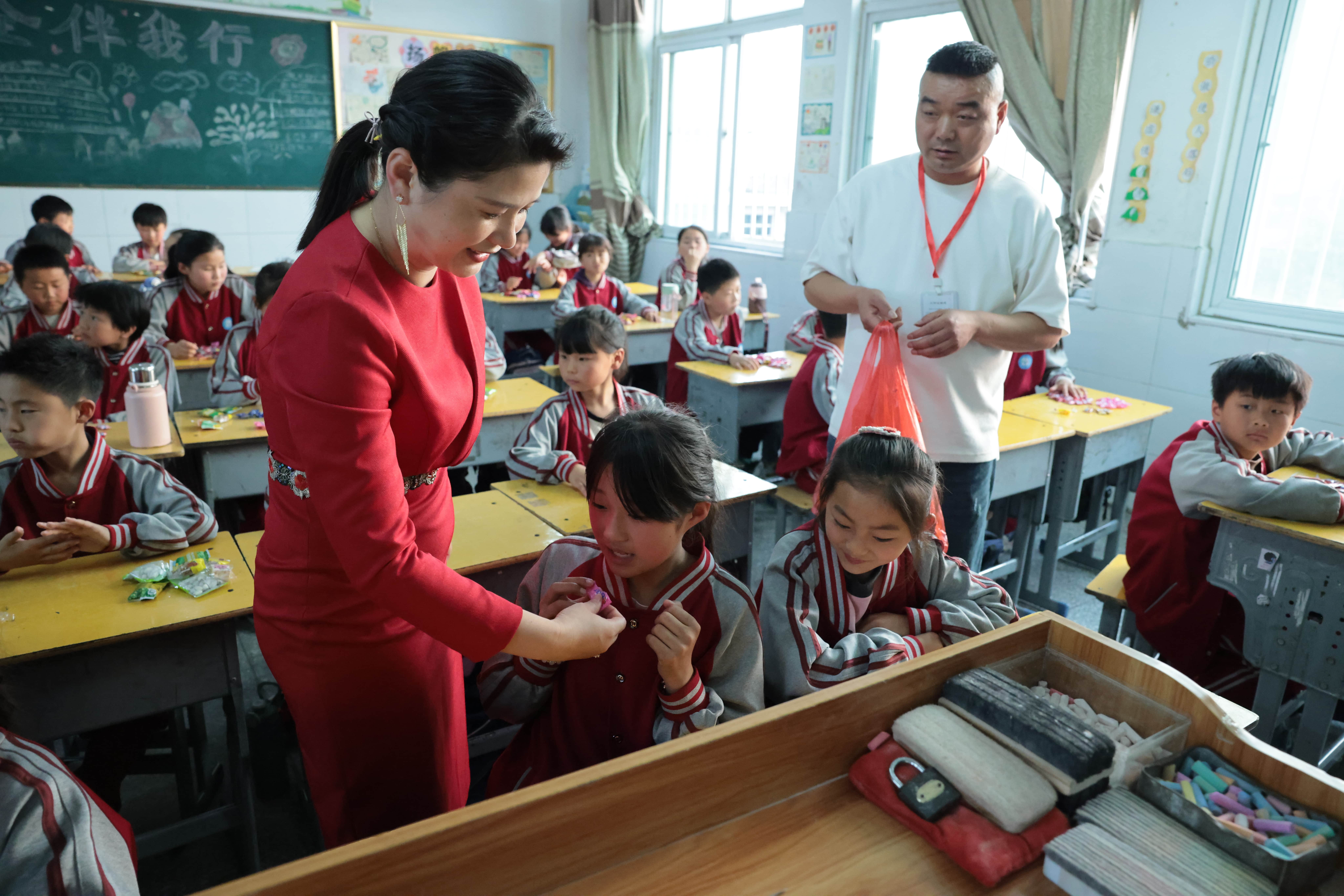 在爱意的“双向奔赴”中丨第249所乐动注册公益学校揭牌 在爱意的“双向奔赴”中丨第249所乐动注册公益学校揭牌