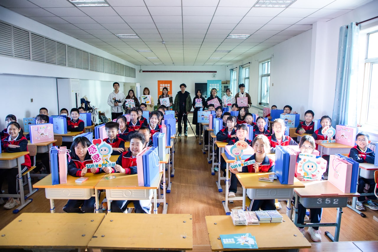 天津高校大学生记者走进乐动注册公益小学开展“书香悦读,筑梦成长”活动 天津高校大学生记者走进乐动注册公益小学开展“书香悦读,筑梦成长”活动