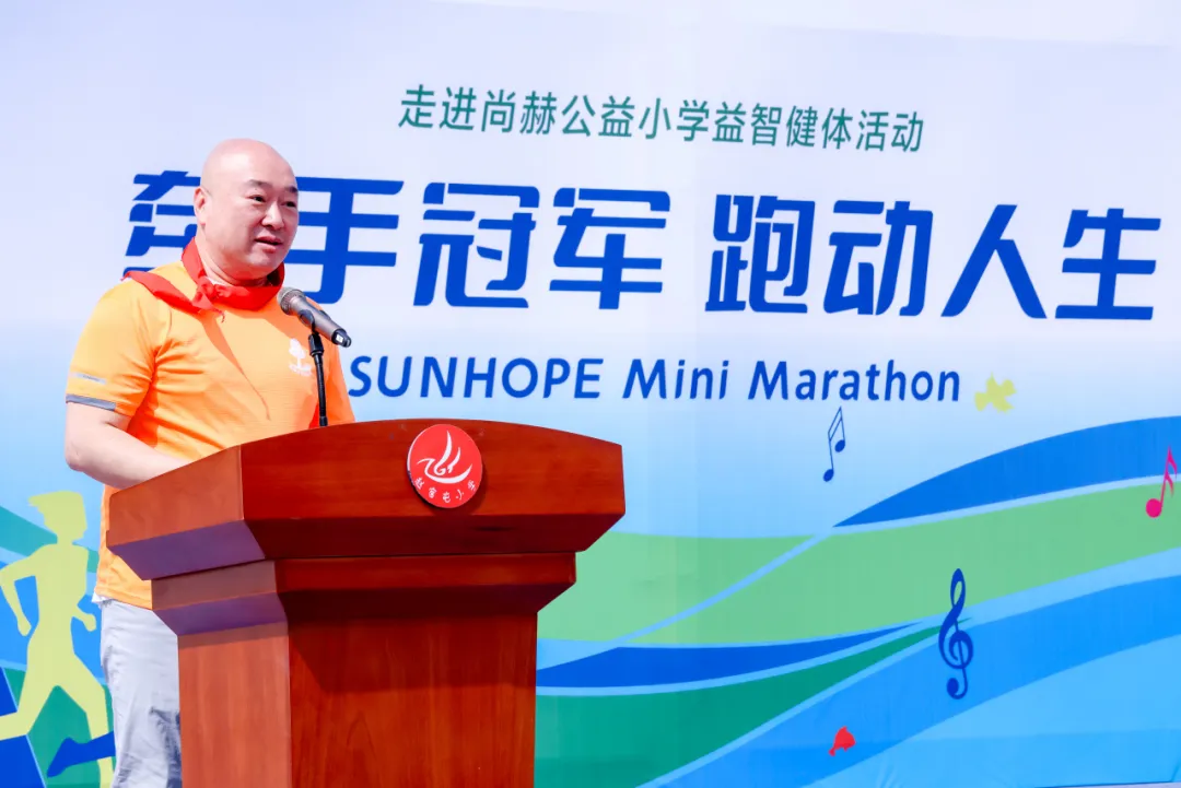 牵手冠军跑动人生 乐动注册公益助力学生身心健康发展 牵手冠军跑动人生 乐动注册公益助力学生身心健康发展