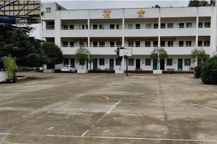 第221所 四川省绵阳市盐亭县永泰镇与可乐动注册周玲艳小学 第221所 四川省绵阳市盐亭县永泰镇与可乐动注册周玲艳小学